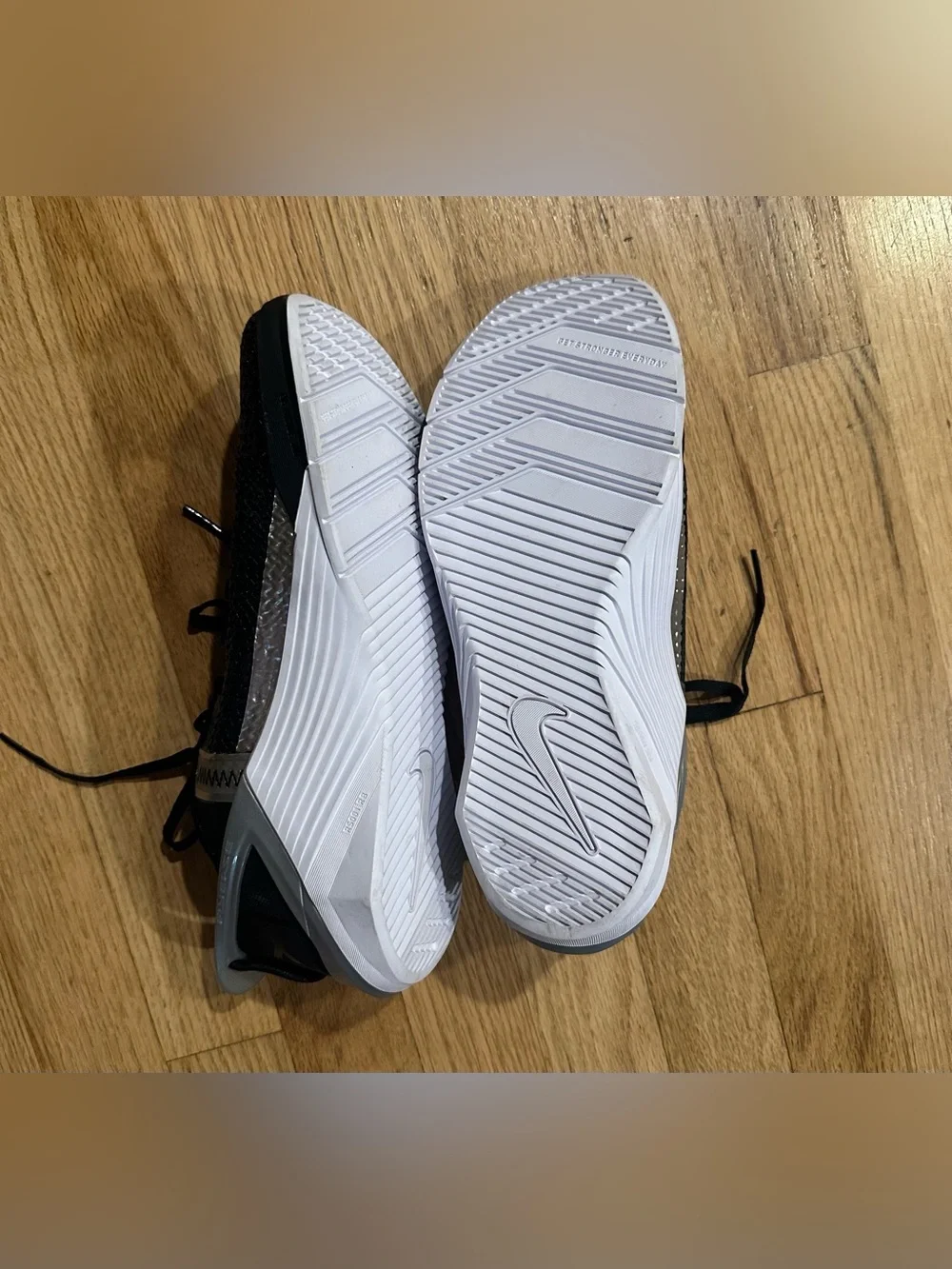 Women’s NIKE METCON 6 Black w/ Silver & White Accents Athletic Shoes (9)